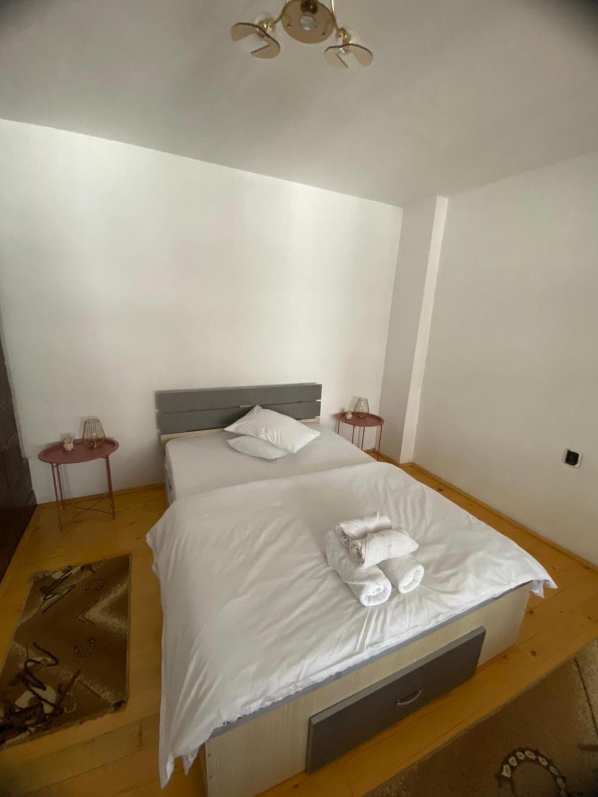 Casa Eroilor Villa คูร์ตา เด อาร์เจช ภายนอก รูปภาพ